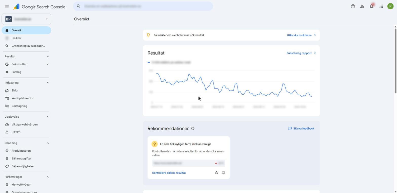 Översikten i Google Search Console med graf över klick från sökresultat samt status för indexering och upplevelse